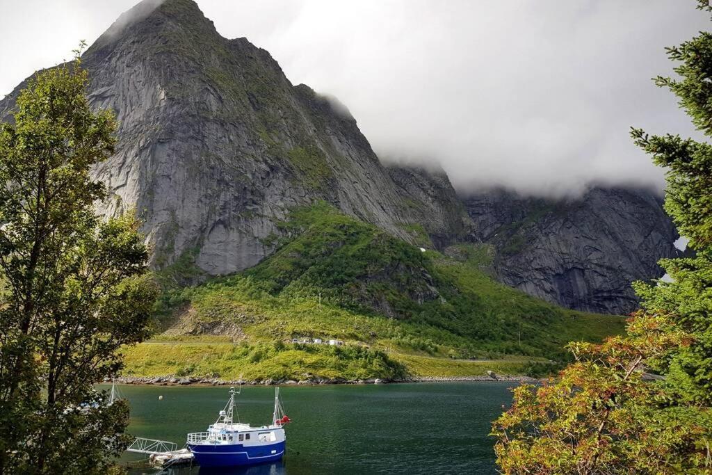 Cozy House By The Fjord In The Heart Of Lofoten Reine Exterior foto